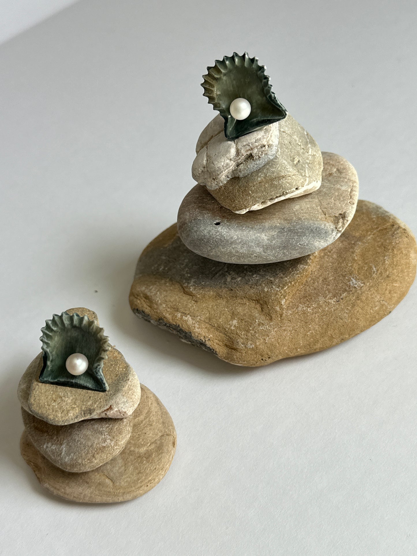 Vintage Carved Resin Oyster Shell & Pearl Clip-On Earrings