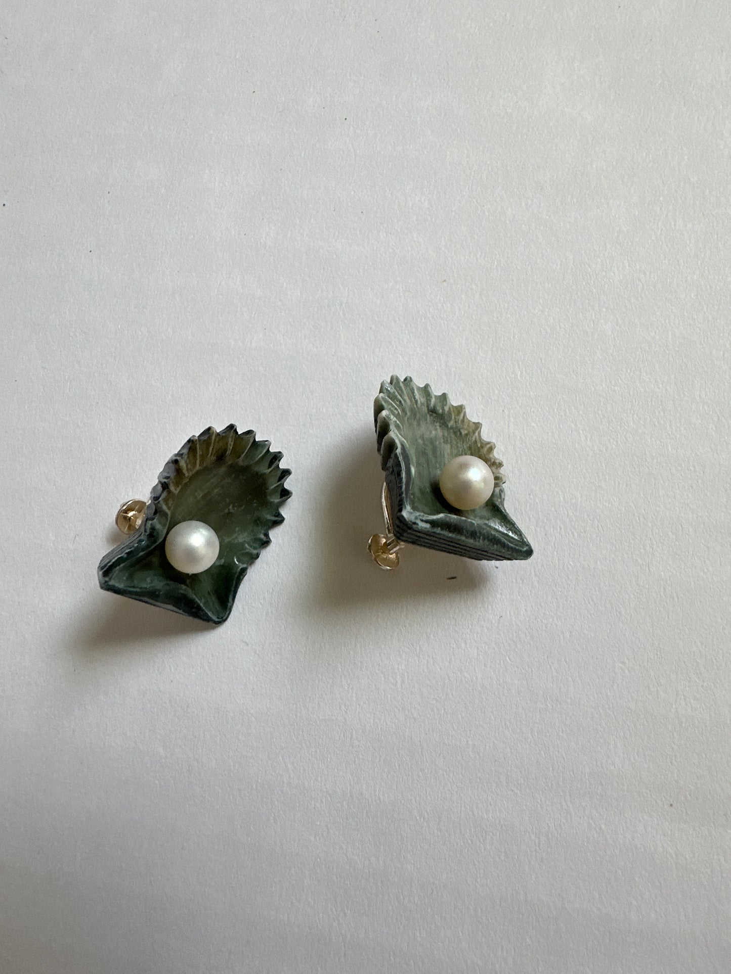Vintage Carved Resin Oyster Shell & Pearl Clip-On Earrings