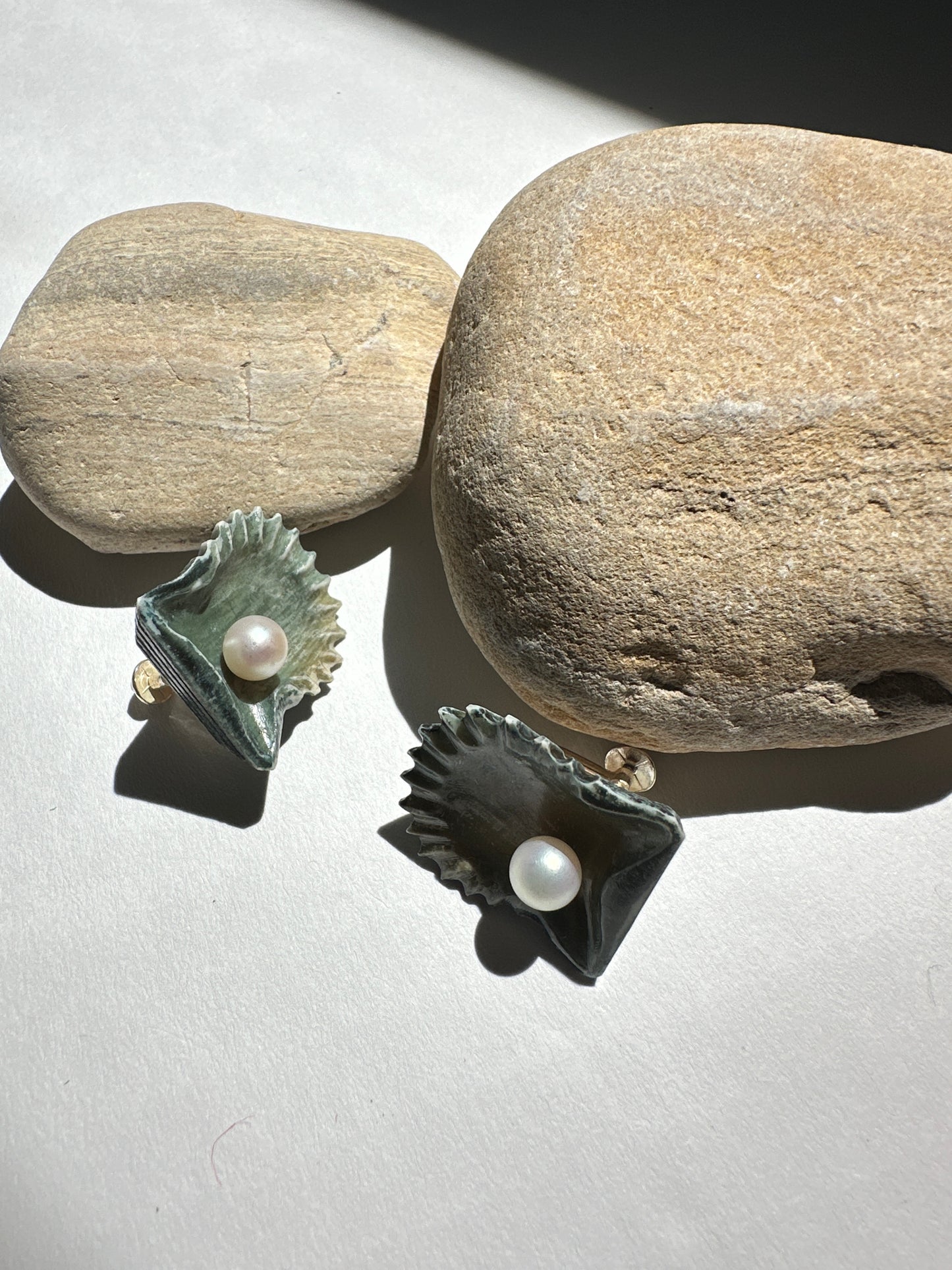 Vintage Carved Resin Oyster Shell & Pearl Clip-On Earrings