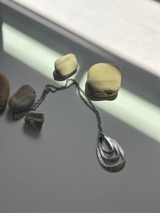 Vintage Triple Oval Loop Pendant Necklace in Silver
