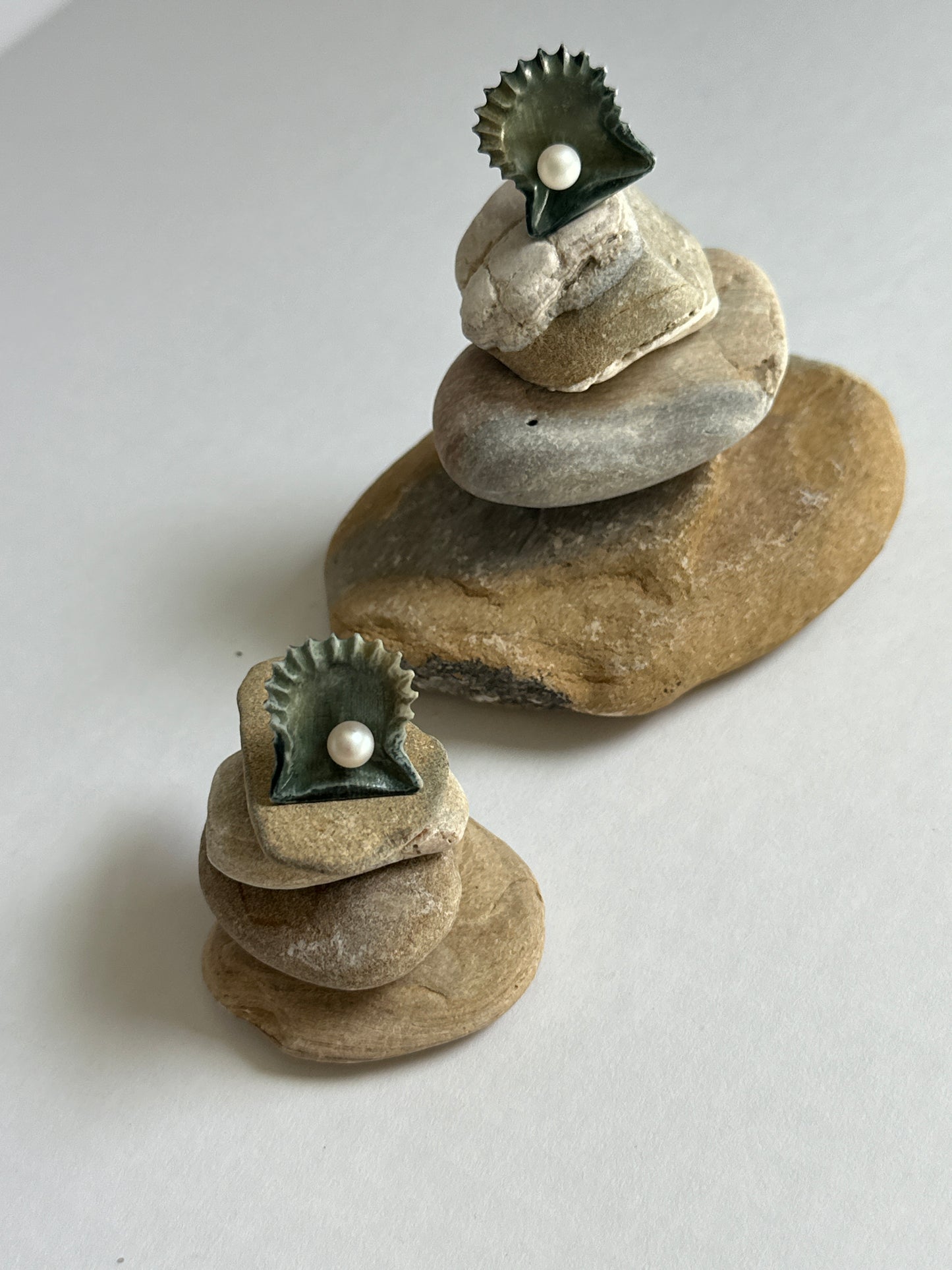Vintage Carved Resin Oyster Shell & Pearl Clip-On Earrings