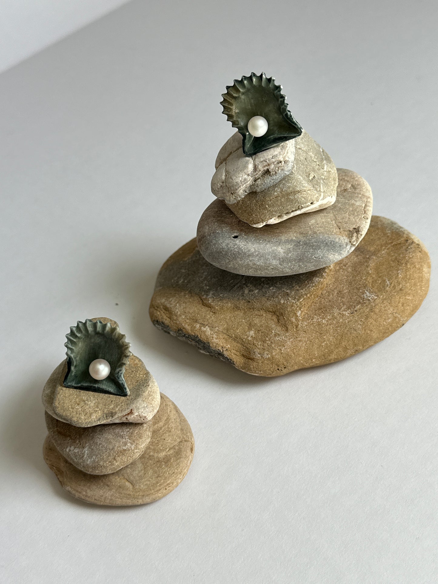 Vintage Carved Resin Oyster Shell & Pearl Clip-On Earrings